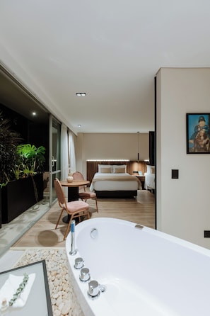 Habitació quàdruple superior, banyera | Matalassos Tempur-Pedic, minibar i caixa forta a l'habitació