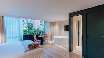 Habitación doble superior, 1 cama King size | Camas Tempur-Pedic, minibar y caja de seguridad en la habitación