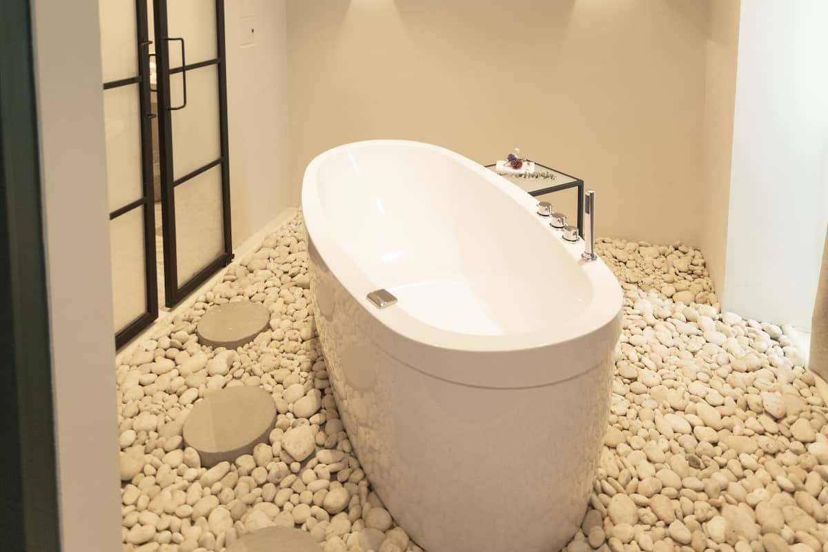 Kamar Quadruple Superior, bathtub | Kamar mandi | Perlengkapan mandi gratis, pengering rambut, jubah mandi, dan handuk