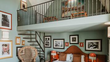 Ropa de cama de alta calidad, cubrecamas y minibar