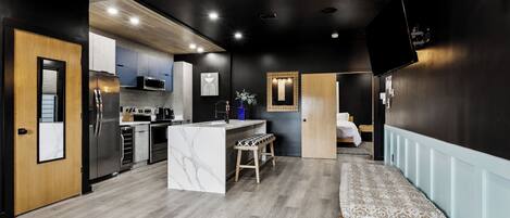 Kühlschrank, Mikrowelle, Ofen, Herdplatte