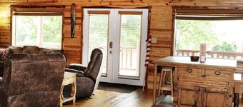 Traditional Cabin - Perfect for a Couples Getaway