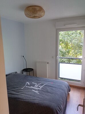 2 chambres, fer et planche à repasser, Wi-Fi, draps fournis