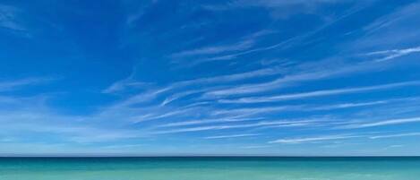 In Strandnähe, Liegestühle, Strandtücher