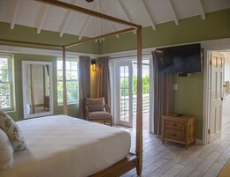 Ropa de cama de alta calidad y minibar 