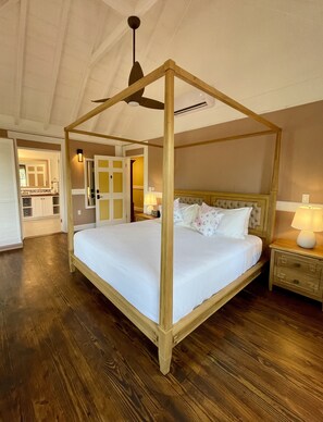 Premium bedding, minibar, in-room safe, desk - Weatherills Hotel (St. John's)