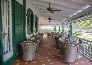Restaurant - Weatherills Hotel (St. John's)