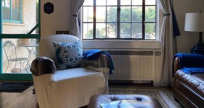 The Walton- A centrally located historic apartment