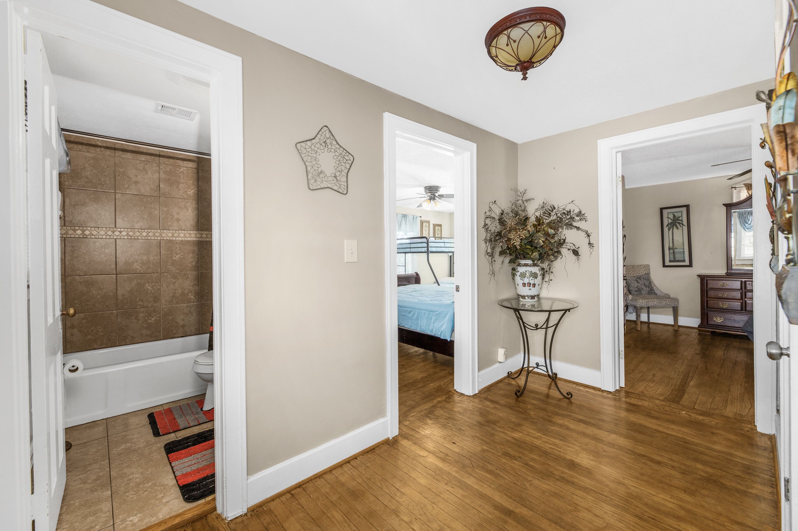 3 bedrooms, desk, iron/ironing board, free WiFi