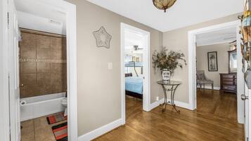 3 bedrooms, desk, iron/ironing board, free WiFi