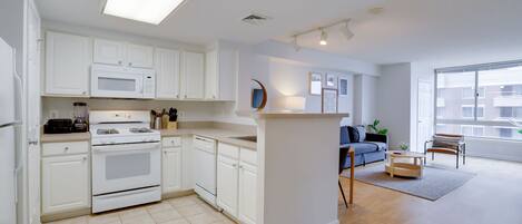City Apartment | Private kitchen | Full-size fridge, microwave, oven, stovetop