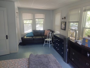 3 bedrooms, desk, travel crib, free WiFi - Cheerful 3 bedroom cottage in Lakeside Ohio (Lakeside Marblehead)