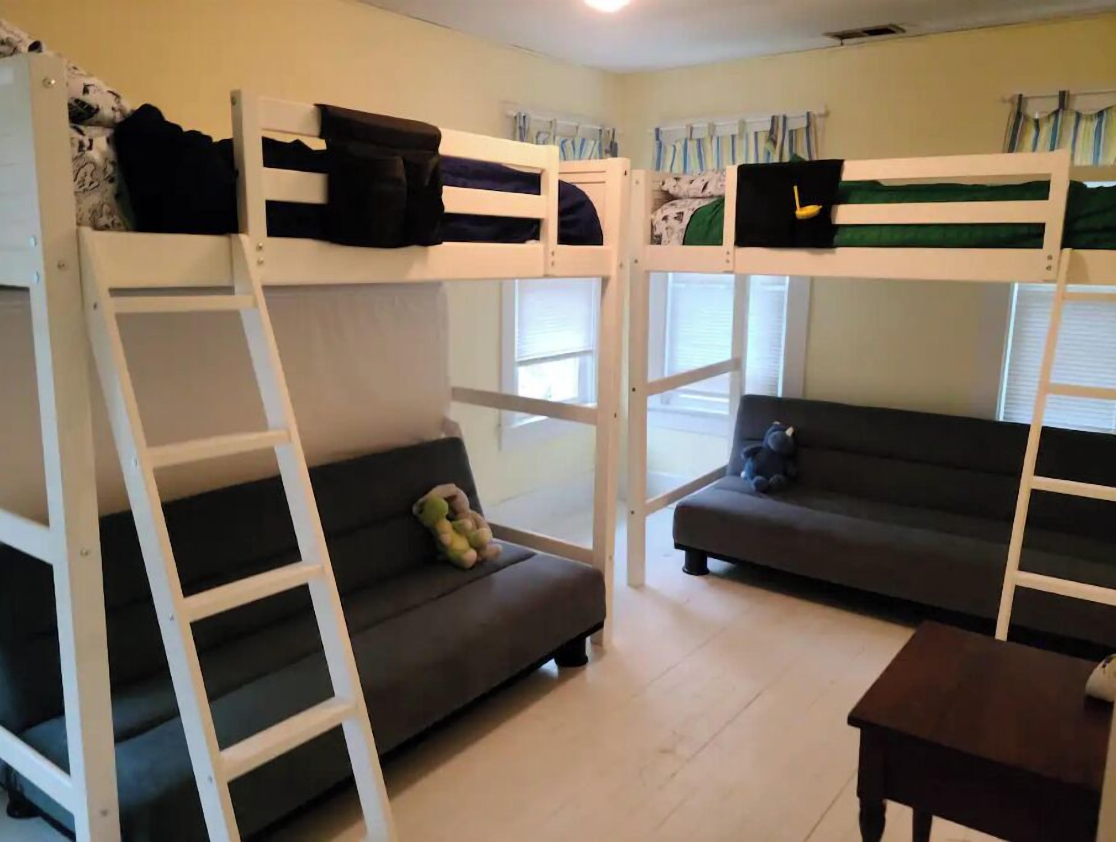 3 bedrooms, desk, travel crib, free WiFi
