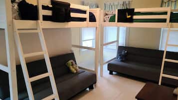 3 bedrooms, desk, travel crib, free WiFi