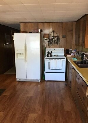 冰箱、微波炉、烤箱、炉灶