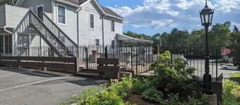 Spacious Apartment Minutes from State Park & Lake