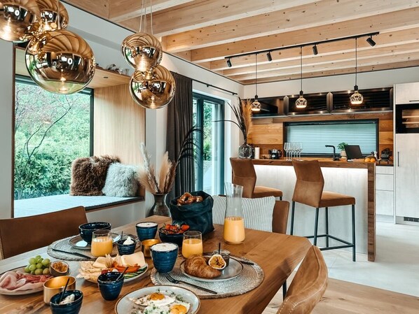 Dining - Holiday Chalet "ZSAM" with hottub and sauna in Garmisch-Partenkirchen (Garmisch-Partenkirchen)