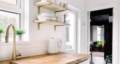 Stylish Designer 4-Bed Home in the Heart of Belfast