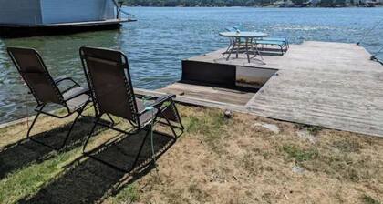 Luxury 2BR Lakefront w/ Dock & Kayaks