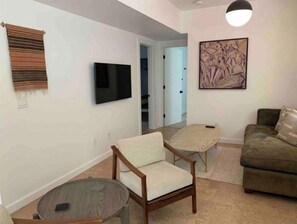 Een smart-tv en een open haard