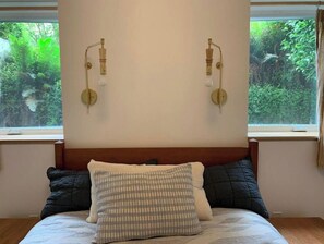 2 slaapkamers, een bureau, een strijkplank/strijkijzer, gratis wifi