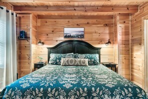 4 bedrooms, desk, iron/ironing board, free WiFi