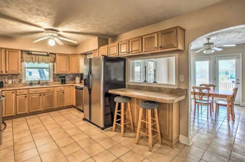 Elegant, Huge, 4King/Private Pool/Huge Yard/GameGarage/Rooftop Deck w Ocean View