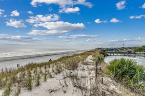 Solsenger og strandhåndklær