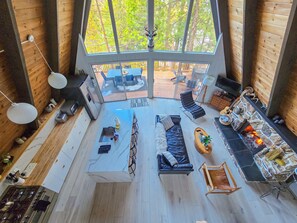 Smart TV, fireplace, DVD player, table football