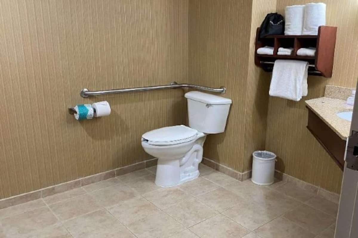 Artículos de tocador gratuitos, secador de pelo, toallas