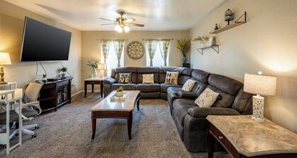 Newly renovated 3Bed 2Ba Family Home with Mountain View