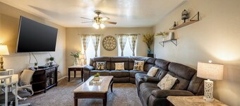 Newly renovated 3Bed 2Ba Family Home with Mountain View