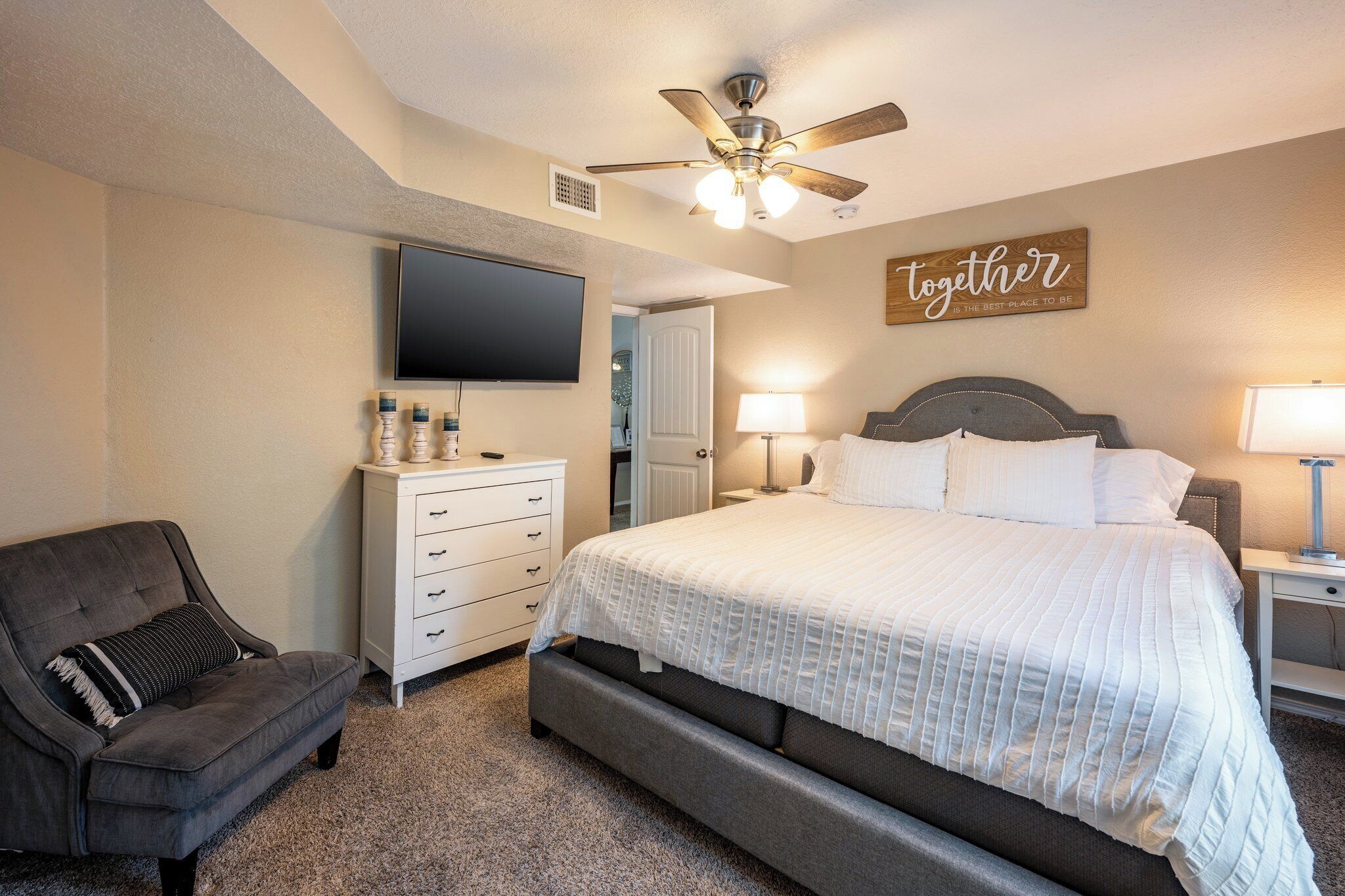 3 bedrooms, desk, iron/ironing board, travel crib