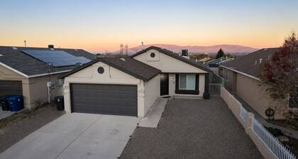 Newly renovated 3Bed 2Ba Family Home with Mountain View