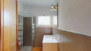 Shower - Villa Raphael 8 people with pool  (Alcúdia)