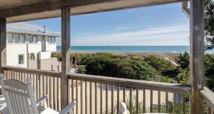 Well-kept oceanfront duplex with panoramic views