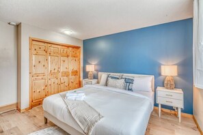 6 chambres, lit avec matelas en mousse à mémoire