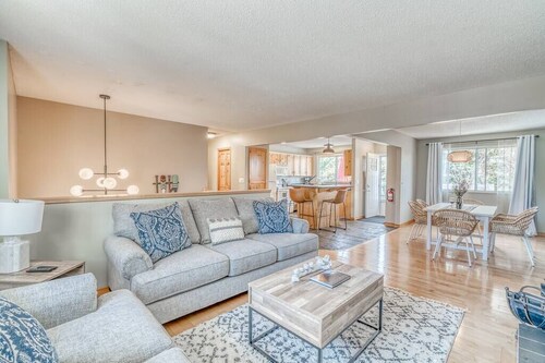 Boho Retreat w/King Bed on Bow River Pathway