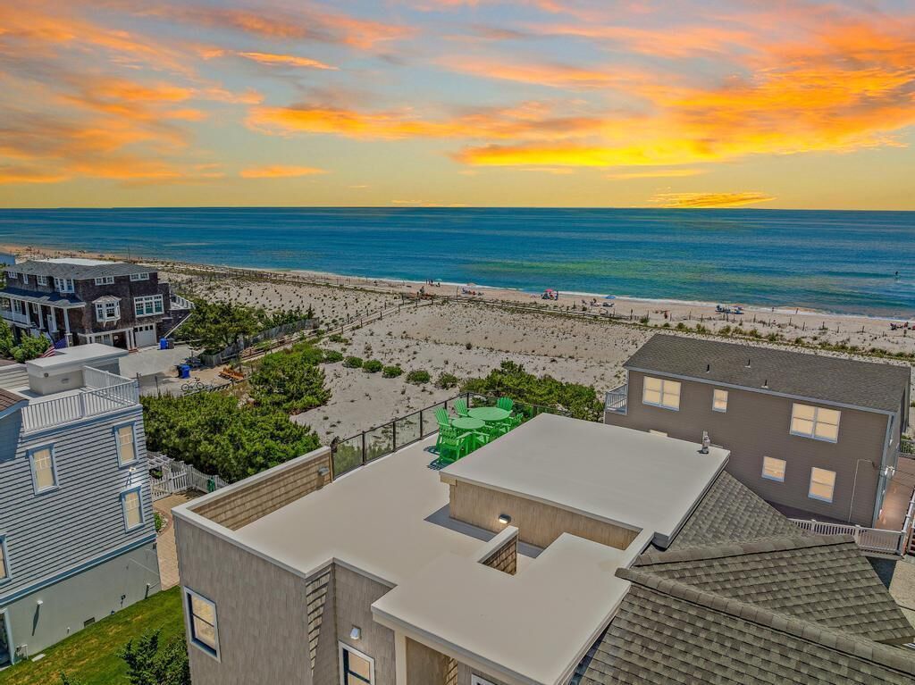 Stunning Oceanfront views, Downtown Beach Haven, The Sand Castle