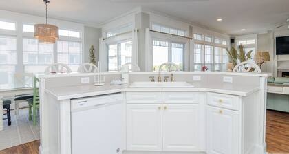 3 Bedroom Lower Duplex w Ocean Views and Game Room