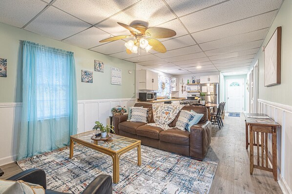 Smart TV, pebolim, aparelho de som