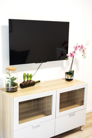 Apartment | 1 bedroom, blackout drapes, iron/ironing board, free WiFi