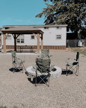 Property grounds - Rhody House- A Tiny Home Experience in Downtown Forks! (Forks)
