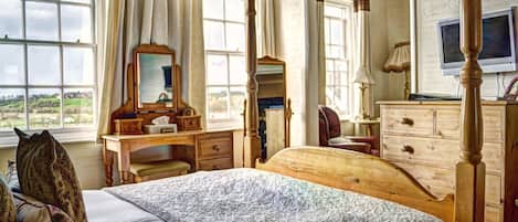 Romantic Double Room | Desk, iron/ironing board, bed sheets