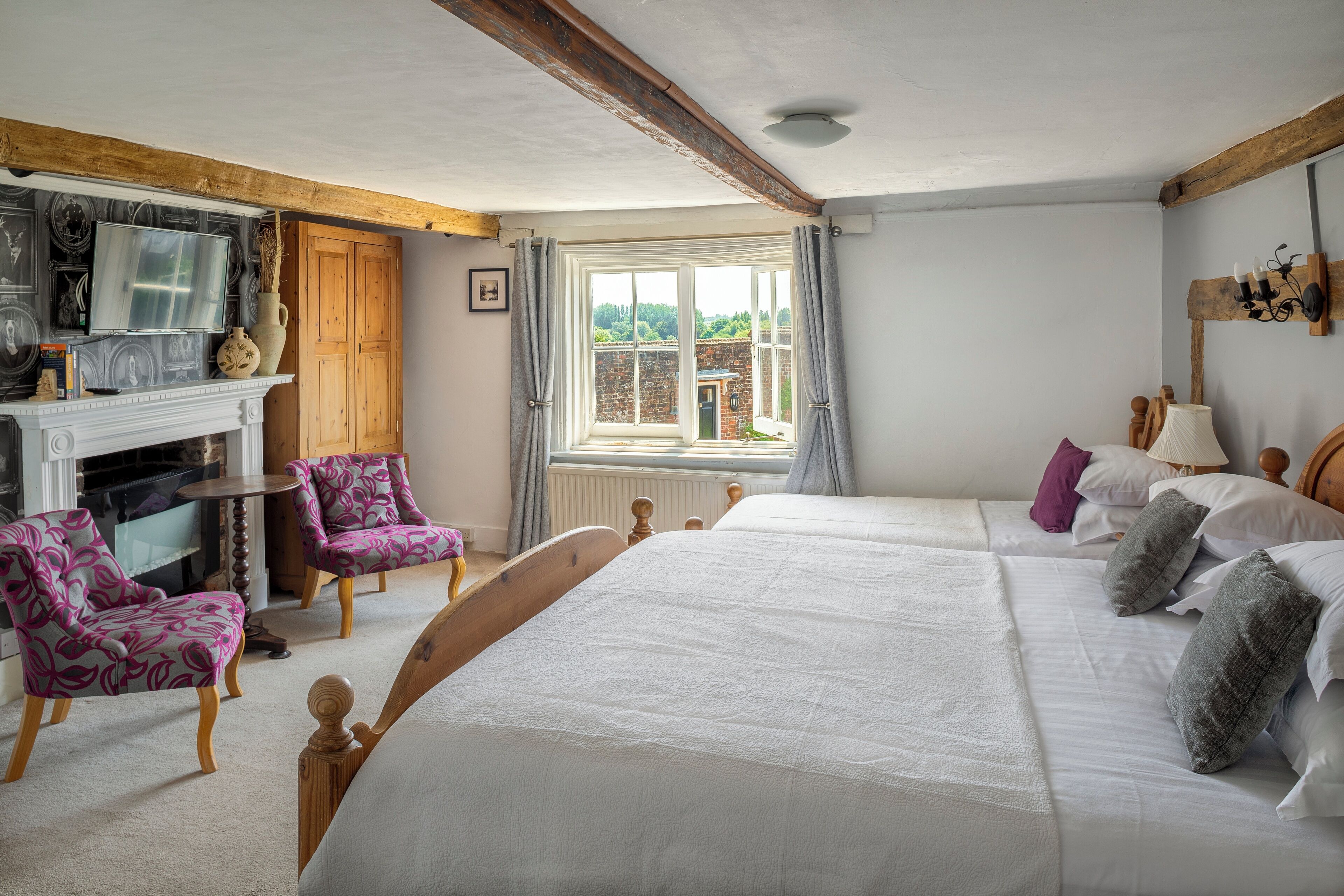 Family Room | Desk, iron/ironing board, free WiFi, bed sheets