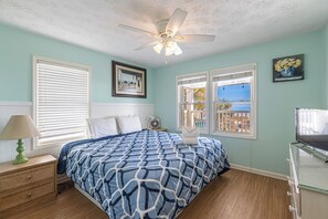 8 bedrooms, desk, iron/ironing board, free WiFi