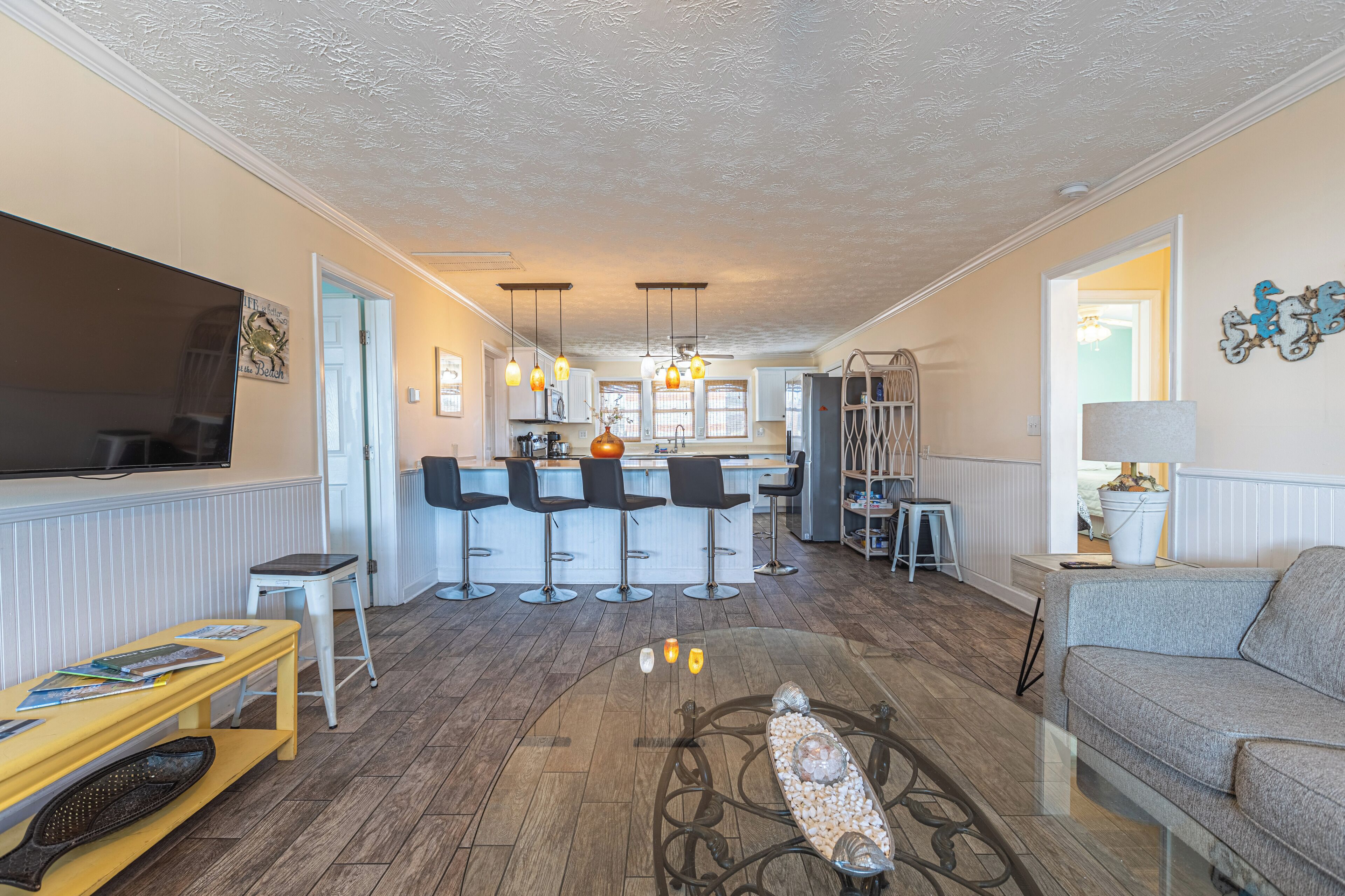 スマートテレビ、テーブルサッカー台、卓球台、ステレオ