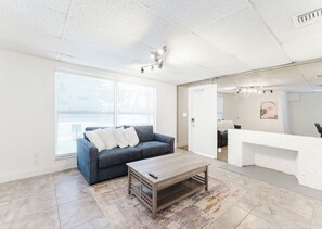 Familielejlighed | Opholdsområde | 50-centimeters smart-tv med digitale kanaler, tv, Netflix