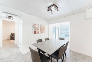 Appartement Familial, 2 chambres | Salle à manger