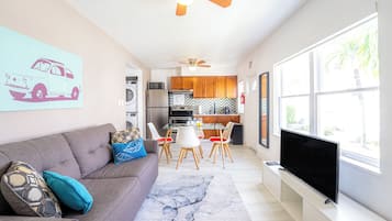 Comfort Room, 1 Bedroom, Non Smoking | Living area | 50-cm Smart TV with digital channels, TV, Netflix